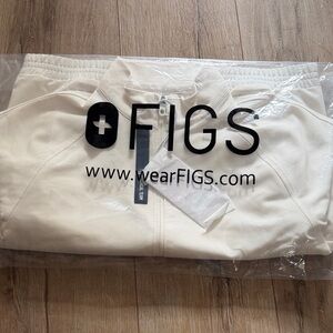 Figs Team USA Sydney Scrub Jacket in Cream XS women